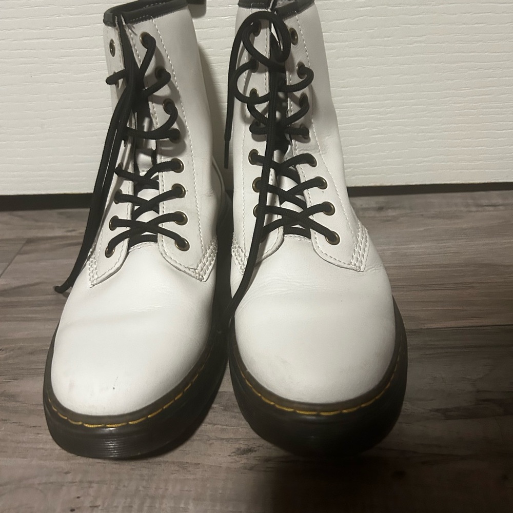 White doc martens - Picture 1 of 5